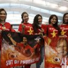 Dàn cổ động viên rực đỏ sang Philippines ‘tiếp lửa’ cho tuyển Việt Nam