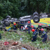 Hiện trường vụ tai nạn trên đèo Hải Vân: Xe khách lật ngửa dưới vực