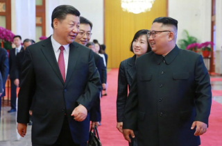 Vì sao Kim Jong Un bất ngờ tới Trung Quốc?