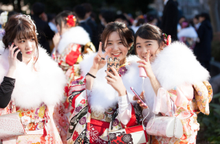Thanh niên Nhật làm lễ trưởng thành