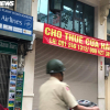 Hàng quán phố cổ Hà Nội nghỉ Tết kéo dài, khách sạn rao bán la liệt bằng tờ rơi