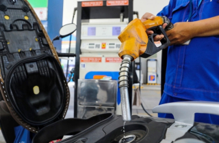 Giá xăng, dầu trong nước đắt lịch sử: Công tác điều hành giá có vấn đề?