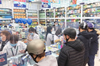 Mua thuốc điều trị COVID-19 phải có đơn của bác sĩ