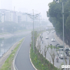 Ảnh: Hà Nội có đường đi bộ dài 4km ven sông Tô Lịch, dân bịt khẩu trang tránh mùi hôi