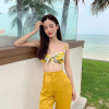 Mỹ nữ Thái Lan phô bày đường cong với áo crop top