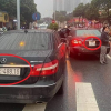 Hai xe Mercedes biển số giống hệt nhau: Chủ xe dùng biển giả có thể bị phạt tù