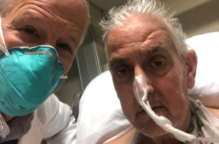 Người đầu tiên được ghép tim lợn qua đời