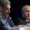 Putin gọi người phiên dịch dám sửa lời của ông là kẻ cướp