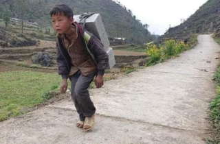 Cảm động những mảnh đời nhỏ bé mưu sinh giữa mùa dịch COVID-19