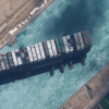 Ai Cập mất một tỷ USD cứu tàu chắn kênh Suez