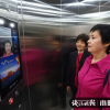 Trung Quốc lắp thang máy thông minh, thu tiền như đi xe buýt