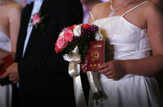 Trung Quốc: 19 người đàn ông bị lừa lấy chung 2 vợ