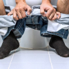 4 sai lầm khi đi vệ sinh nhiều người mắc, có thể gây đột tử bất cứ lúc nào