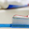 Hóa chất trong kem đánh răng bị nghi gây loãng xương