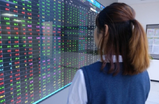 Phiên chứng khoán đầu tuần, VN-Index thăng hoa vượt ngưỡng 1.400 điểm