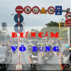 Mặc biển cấm, dân Hà Nội vẫn nườm nượp qua cầu vượt