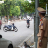 Ảnh: Người ra đường không lý do vội vàng quay đầu xe né chốt kiểm soát ở Hà Nội