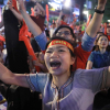 Người dân đổ ra đường ăn mừng chiến thắng của Olympic Việt Nam