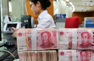 Nhân dân tệ vượt lằn ranh đỏ: TQ không thể hạ sâu...