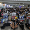 Hơn 1.000 người biểu tình lại kéo tới sân bay Hong Kong
