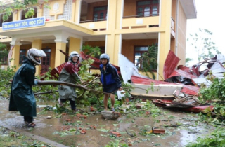 Trường học Quảng Bình hư hỏng nặng, thiệt hại trên 200 tỷ đồng vì bão số 10