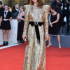 Natalie Portman tỏa sáng trên thảm đỏ Venice với đầm sequin
