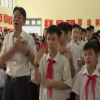 Học sinh khuyết tật hát Quốc ca bằng tay trong lễ khai giảng
