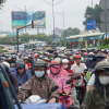 Cửa ngõ Sài Gòn tê liệt sau mưa, nghìn người lê lết đi làm muộn