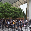 Ngàn người xếp hàng dài mua iPhone ở Singapore