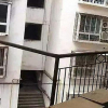 Gãy lan can, hai học sinh Trung Quốc rơi từ tầng 4 thương vong