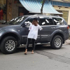 Dán băng vệ sinh lên xe ôtô: có phải văn hóa Việt?