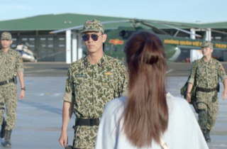 Ê kíp ‘Hậu duệ mặt trời Việt Nam’ phải nhờ đến quân đội cho cảnh quay vài giây