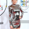 Taylor Swift áp đảo dàn sao trên thảm đỏ American Music Awards