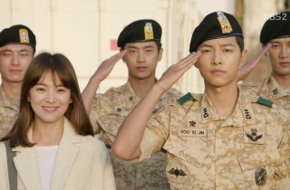 Hậu duệ mặt trời bản gốc kỹ thế này, bảo sao bản Việt bị ném đá