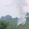 Đốt rơm rạ khói ngút trời ngay sát sân bay, cực nguy hiểm cho máy bay lên xuống