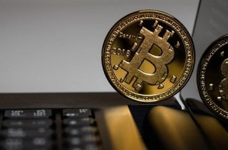 Bitcoin rơi khỏi ngưỡng 8.000 USD
