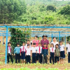 Thầy cô trồng rau, nuôi lợn cải thiện bữa ăn cho trò nghèo vùng cao