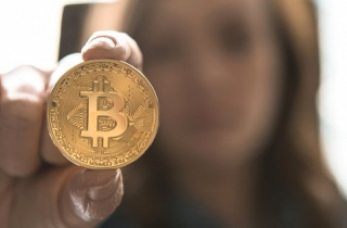 Bitcoin yếu ớt, nguy cơ trượt xuống 5.000 USD