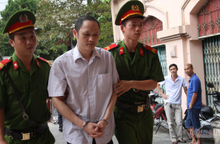 Vụ tiêu cực điểm thi Hà Giang và tình tiết con lợn nhựa