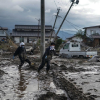 Người dân Nhật Bản thu dọn đống đổ nát hoang tàn sau siêu bão Hagibis