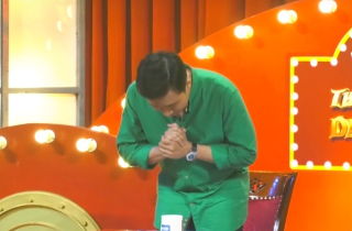 Trấn Thành cúi đầu xin lỗi khán giả, bỏ tiền túi đền cho chương trình vì cười dễ dãi