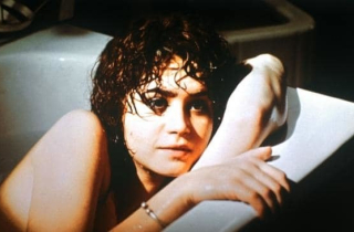 Cảnh diễn viên bị cưỡng hiếp thật khi đóng phim sốt trở lại vì đạo diễn qua đời