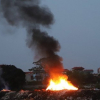Khói đốt vải khét lẹt đầu độc dân làng vải vụn ở ngoại thành Hà Nội