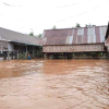 Trăm hộ dân ngập nước, dọa vỡ hồ chứa 700 nghìn m3 ở Đắk Lắk