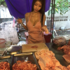 Cô gái Thái mặc bikini bán thịt lợn gây sốt dân mạng