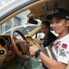24h HOT: Khánh Thi được chồng trẻ kém 12 tuổi cưng chiều dắt đi mua xe hơi