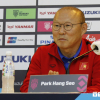 HLV Park Hang Seo cười mỉm khi cầu thủ Malaysia tố tuyển Việt Nam đá rắn