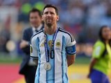 Messi bật khóc trên đường ra sân đá trận chia tay đội tuyển Argentina