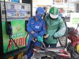 Doanh nghiệp tự quyết giá xăng dầu: Bộ Công Thương giám sát cách nào?