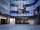 BBC đóng cửa hai kênh truyền hình, cắt giảm hàng nghìn việc làm